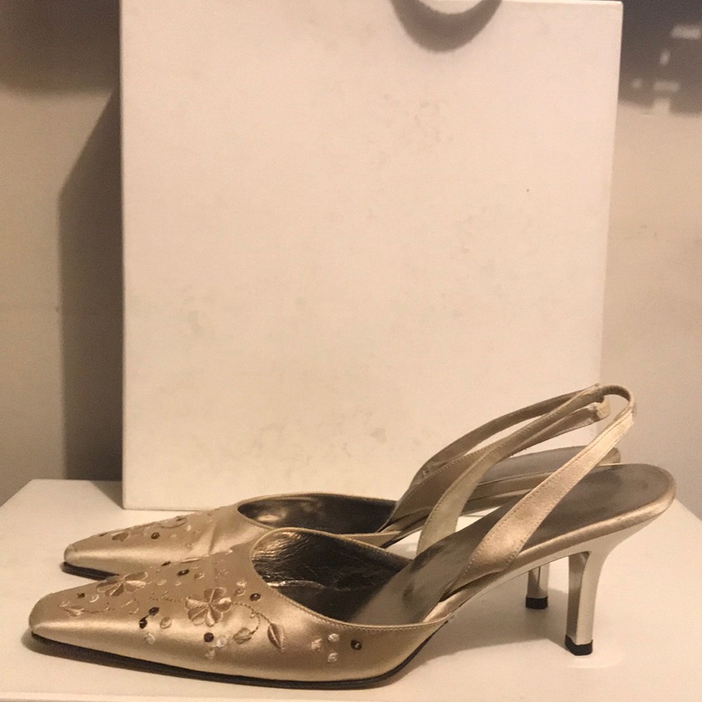 Yves Saint Laurent slingback in Gold -size8M